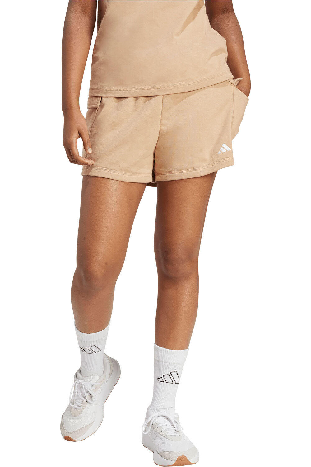 adidas pantalón corto deporte mujer ESSENTIALS SMALL LOGO vista frontal