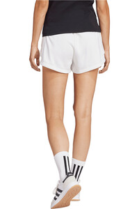 adidas pantalón corto deporte mujer ESSENTIALS SMALL LOGO vista trasera