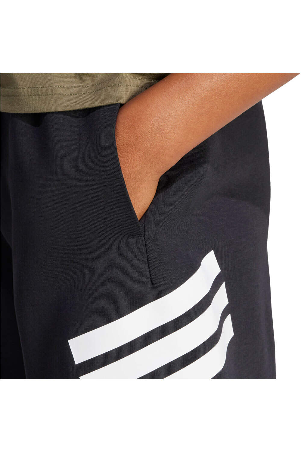 adidas pantalón corto deporte mujer FUTURE ICONS THREE STRIPES 04