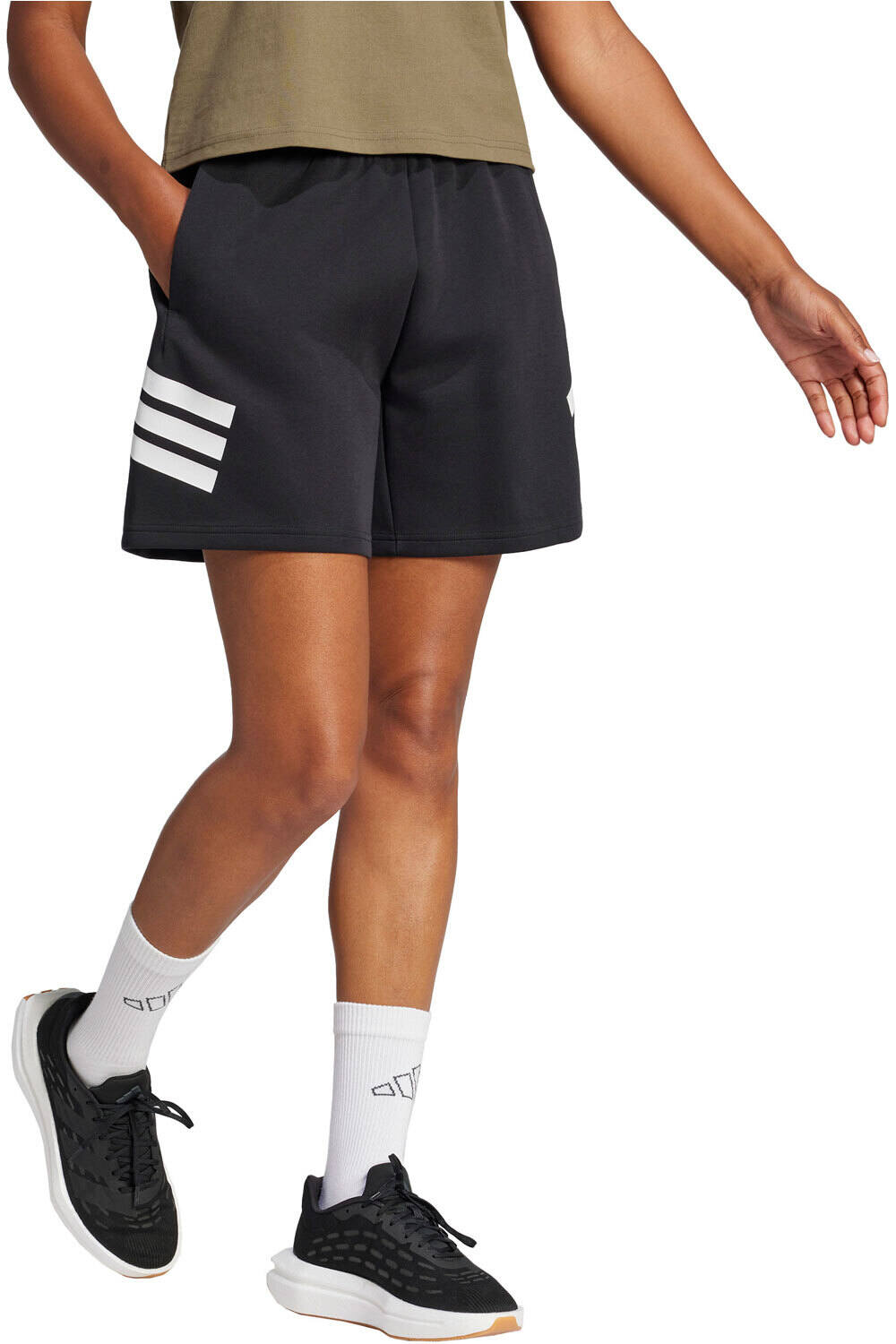 adidas pantalón corto deporte mujer FUTURE ICONS THREE STRIPES vista detalle