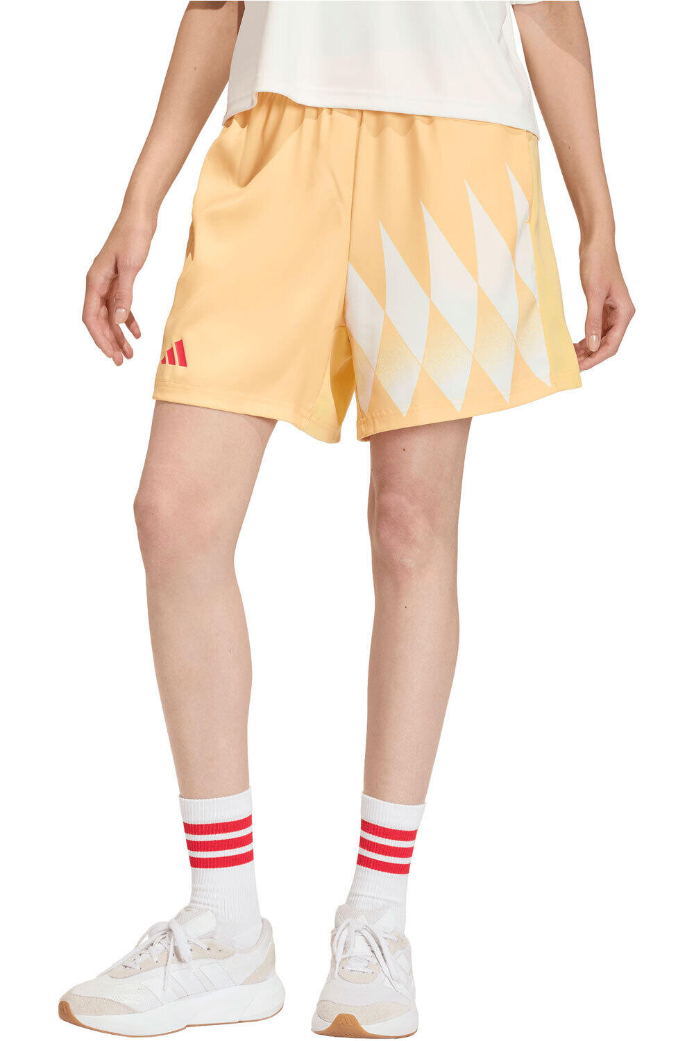 adidas pantalón corto deporte mujer HOUSE OF TIRO X COMMON GOAL vista frontal