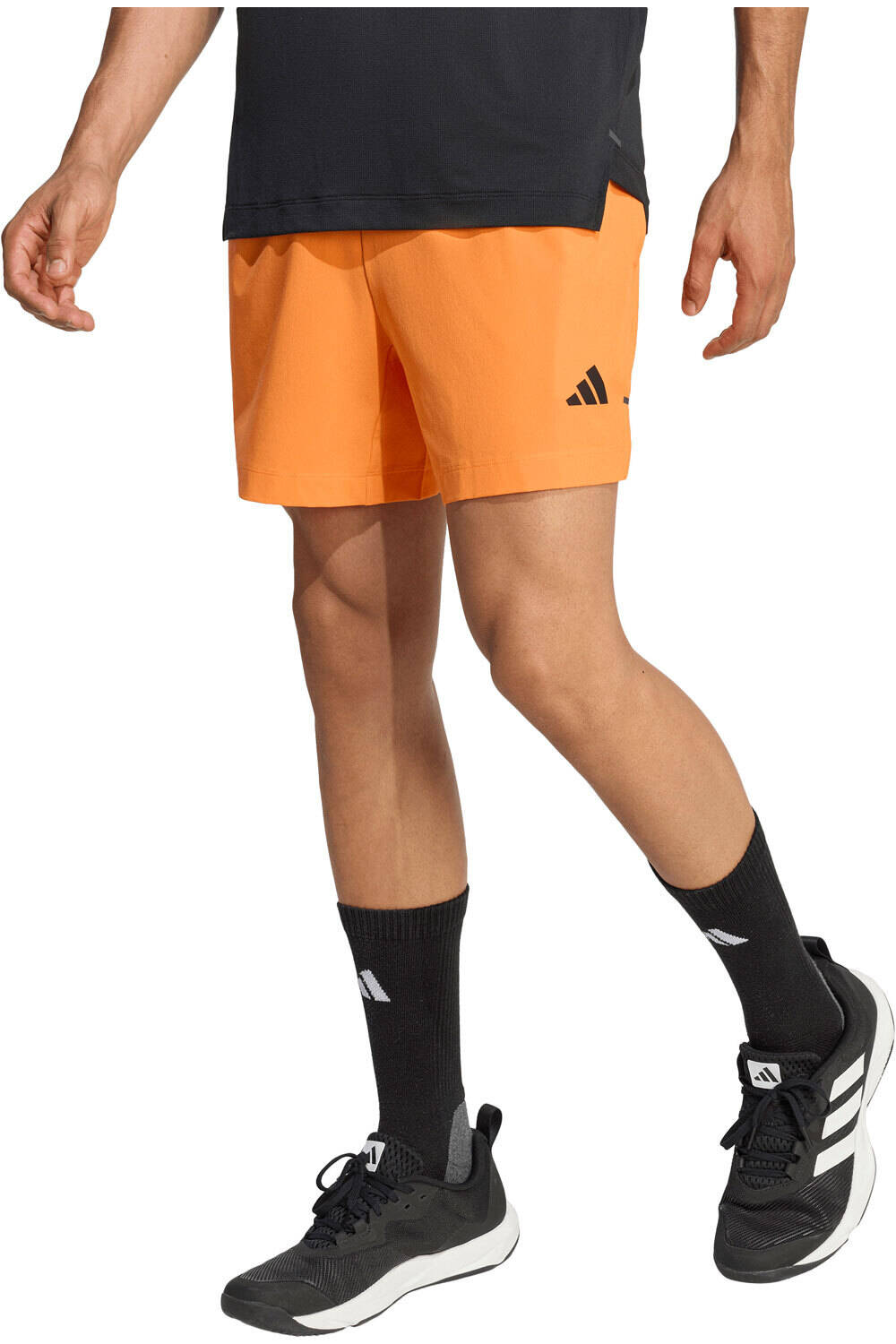adidas pantalón corto fitness hombre D4T ESSENTIALS vista frontal