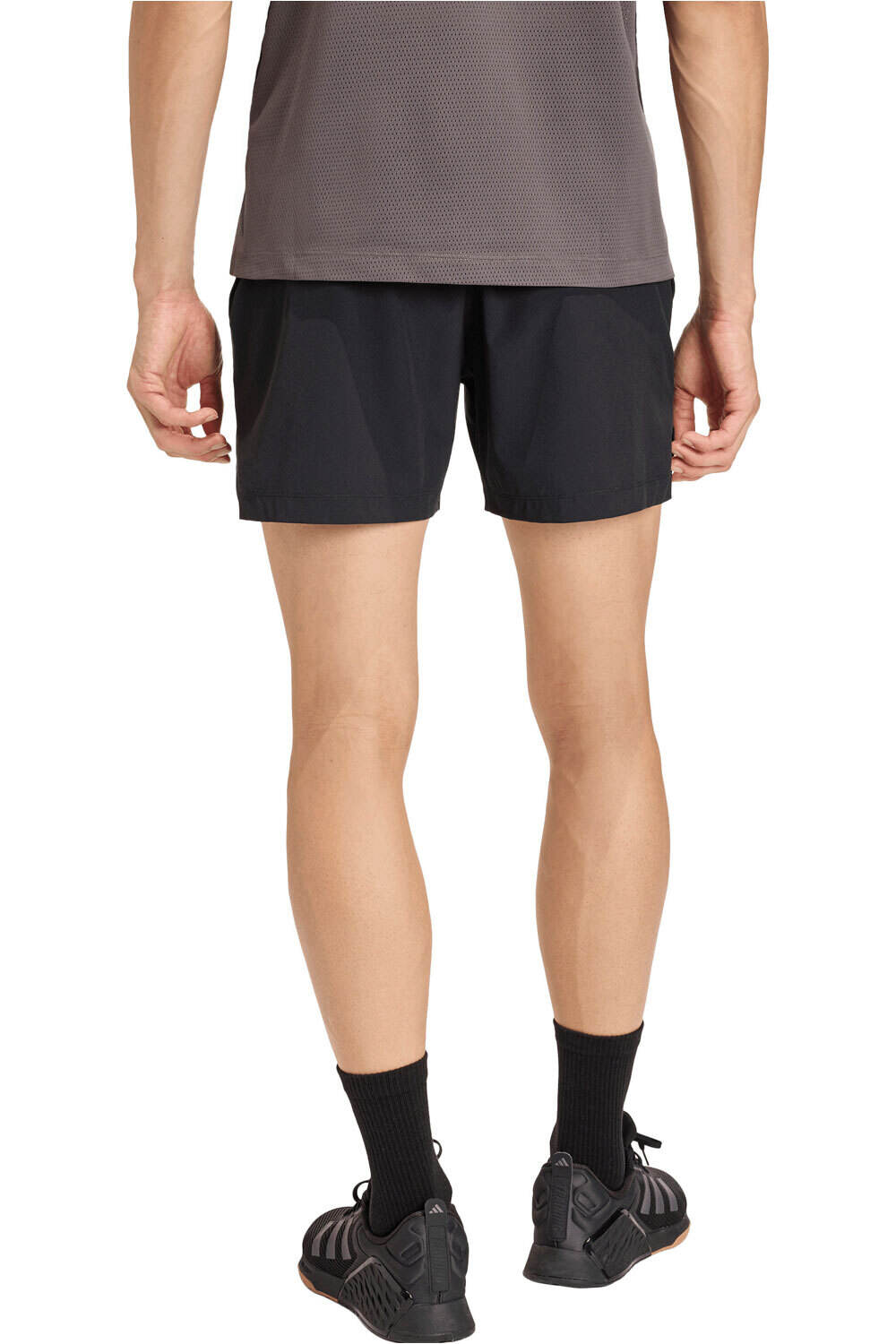 adidas pantalón corto fitness hombre D4T ESSENTIALS vista trasera