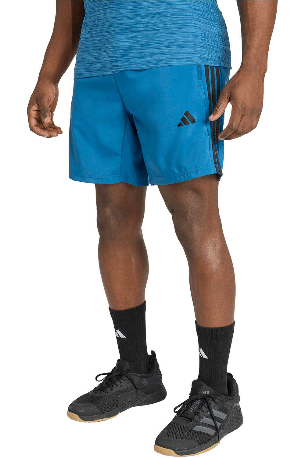 adidas pantalón corto fitness hombre ESSENTIALS BASE 3 STRIPES vista frontal
