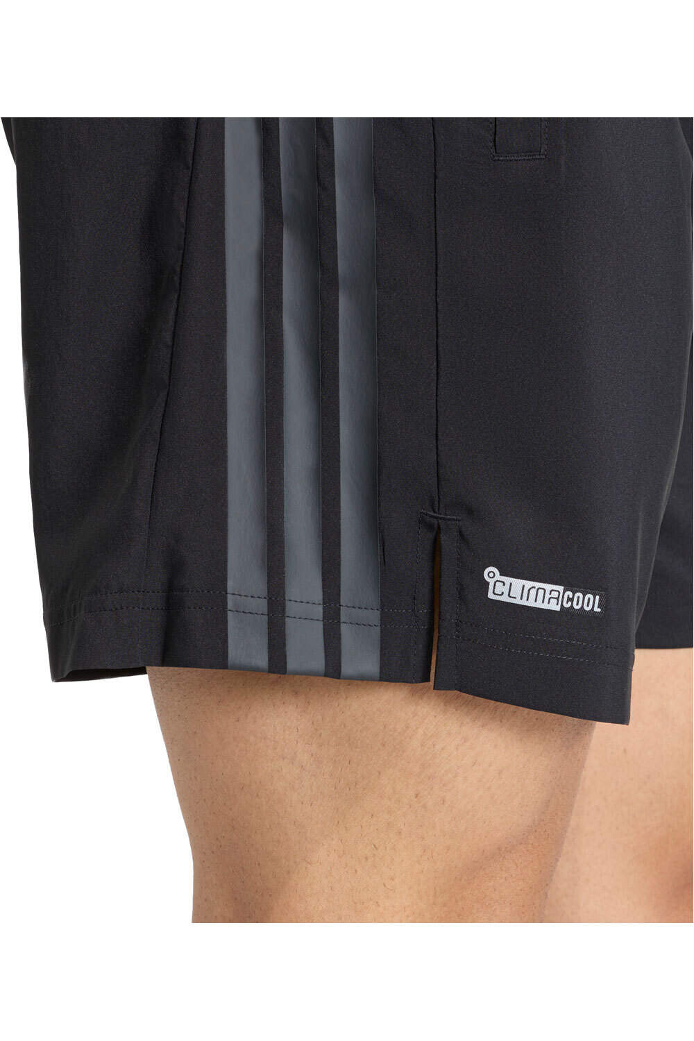 adidas pantalón corto fitness hombre TECH ESSENTIALS 3 STRIPES 03