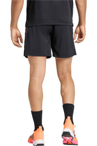 adidas pantalón corto fitness hombre TECH ESSENTIALS 3 STRIPES vista trasera