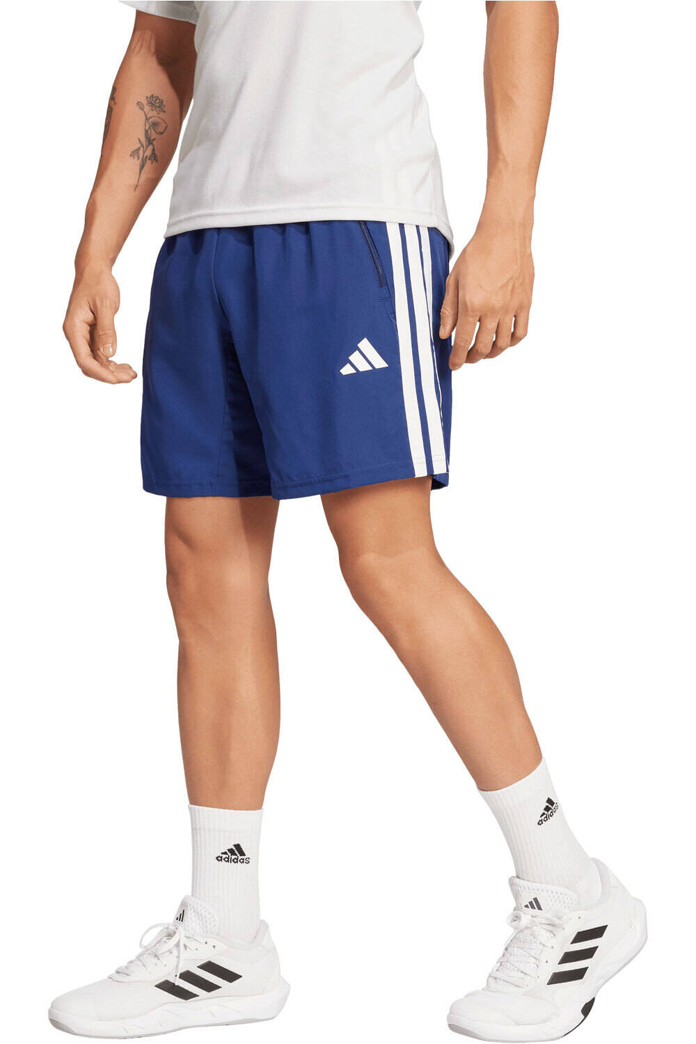 adidas pantalón corto fitness hombre WORKOUT ESSENTIALS 3-STRIPES vista frontal