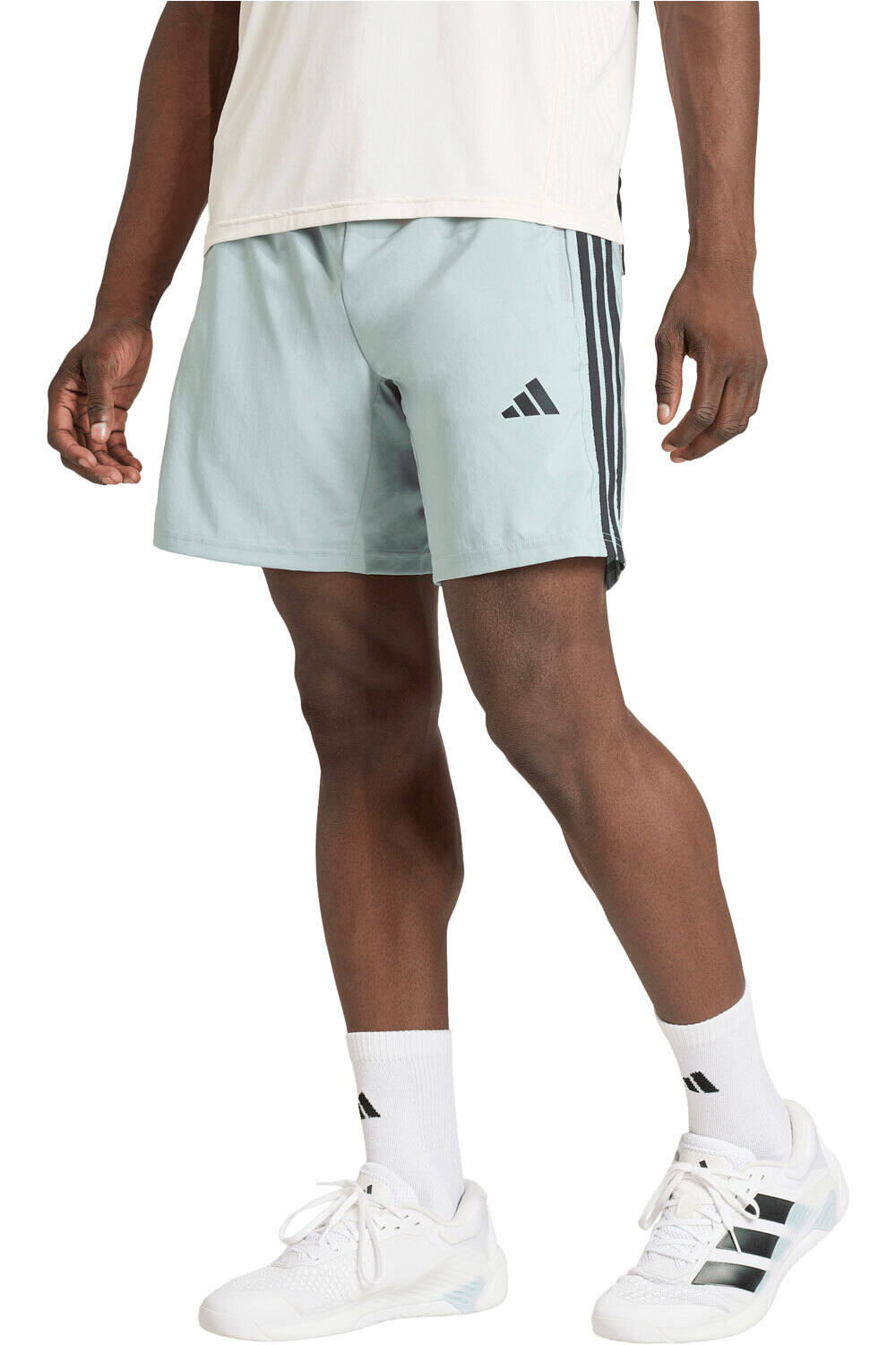 adidas pantalón corto fitness hombre WORKOUT ESSENTIALS BASE 3 STRIPES vista frontal