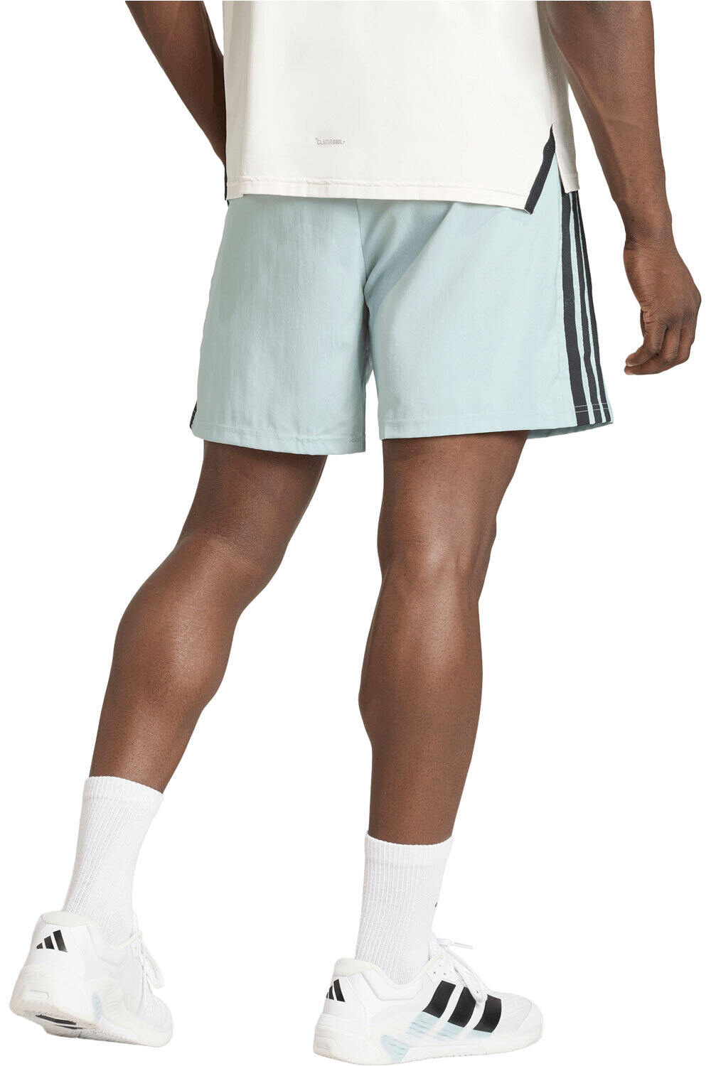 adidas pantalón corto fitness hombre WORKOUT ESSENTIALS BASE 3 STRIPES vista trasera