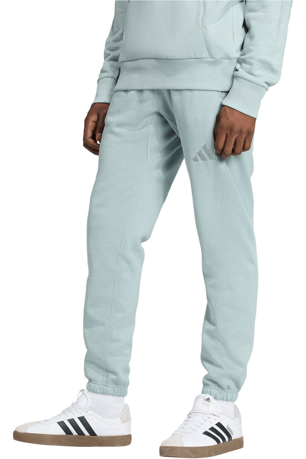adidas pantalón hombre ALL SZN FLEECE REGULAR TAPERED vista frontal