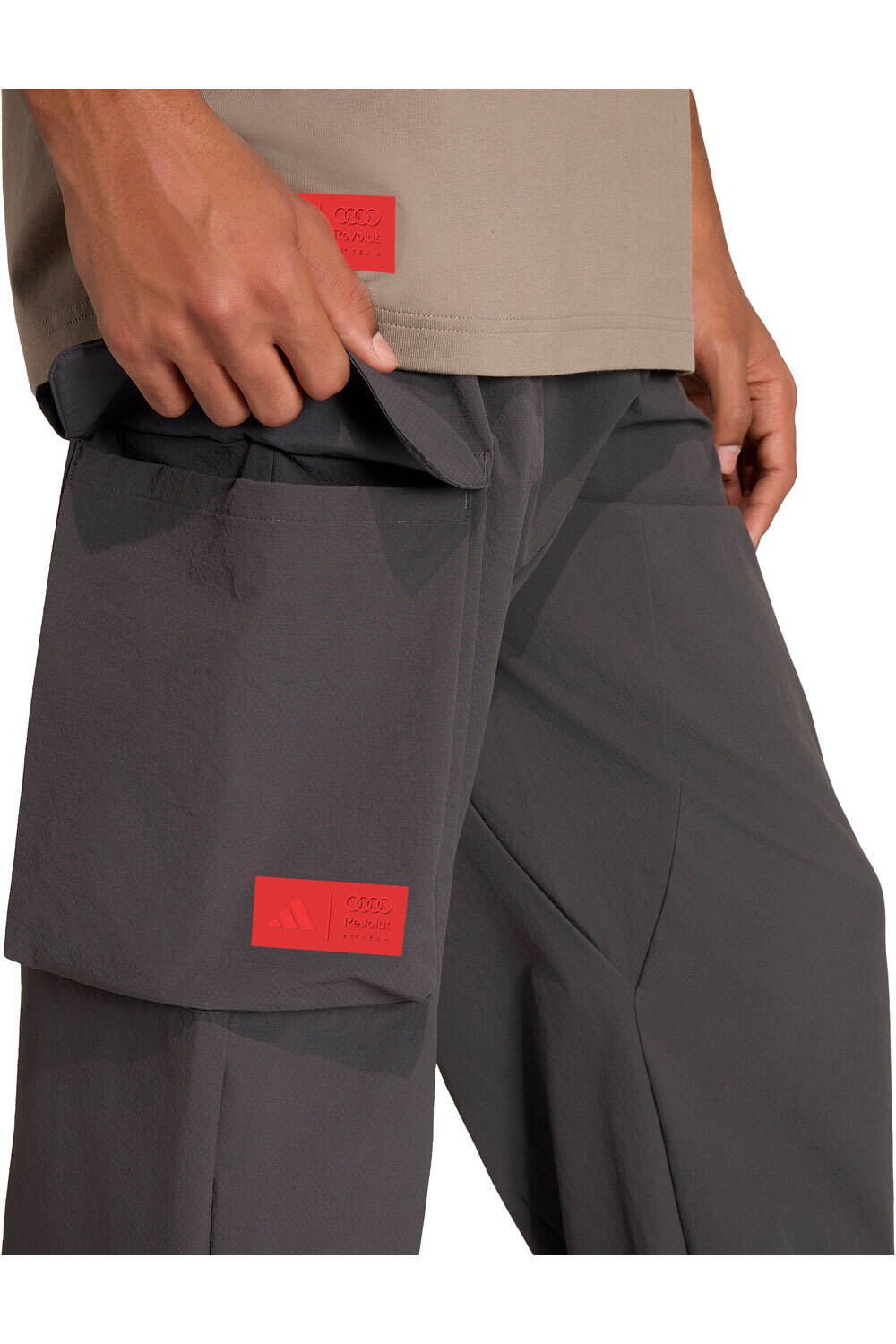 adidas pantalón hombre AUDI REVOLUT F1 TEAM vista detalle