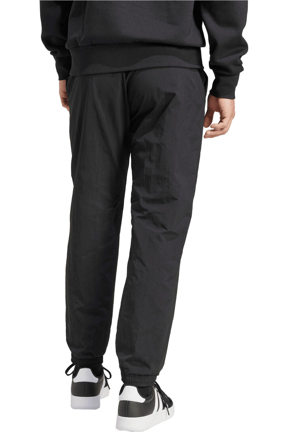 adidas pantalón hombre ESSENTIAL SMALL LOGO WOVEN vista trasera