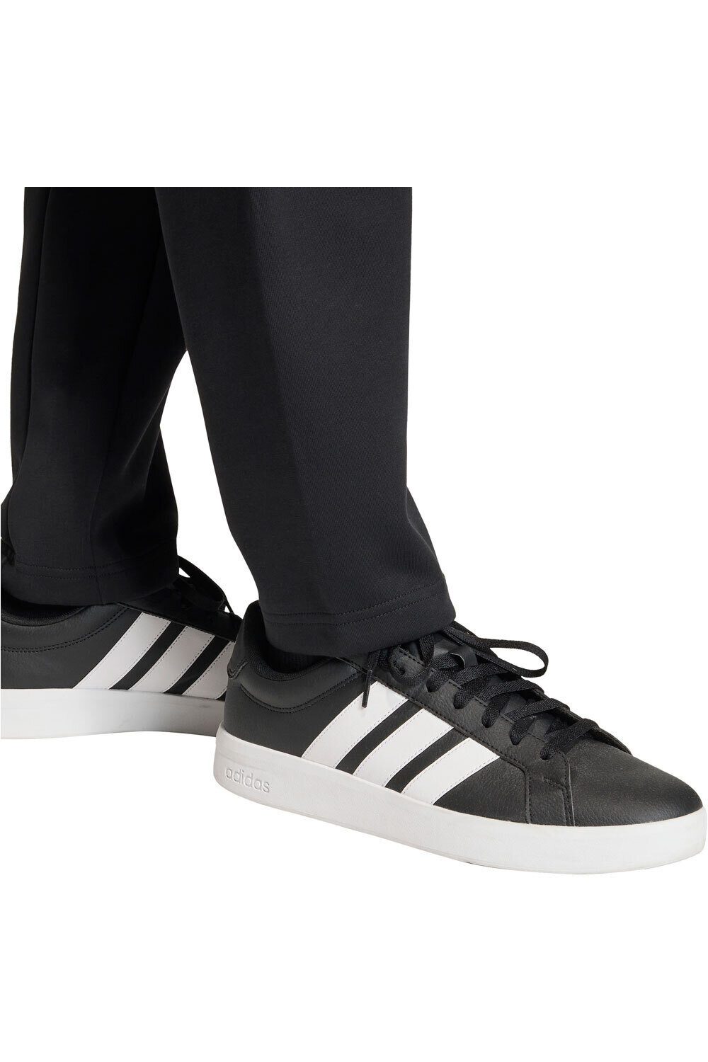 adidas pantalón hombre FUTURE ICONS 3 STRIPES vista detalle