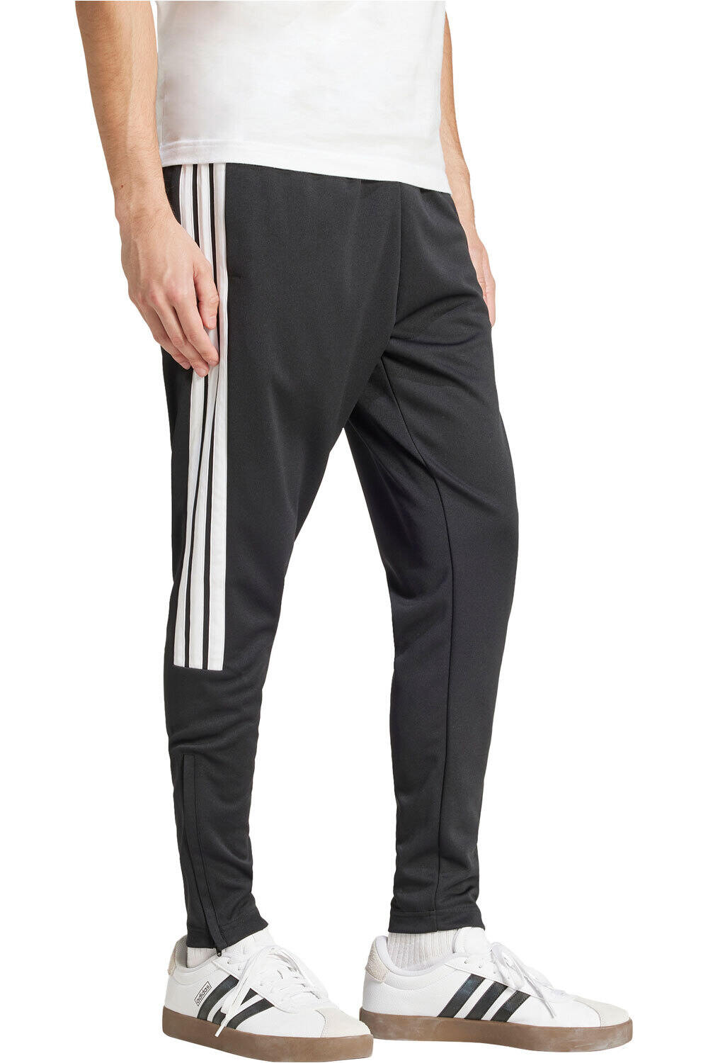 adidas pantalón hombre HOUSE OF TIRO WORDMARK vista detalle