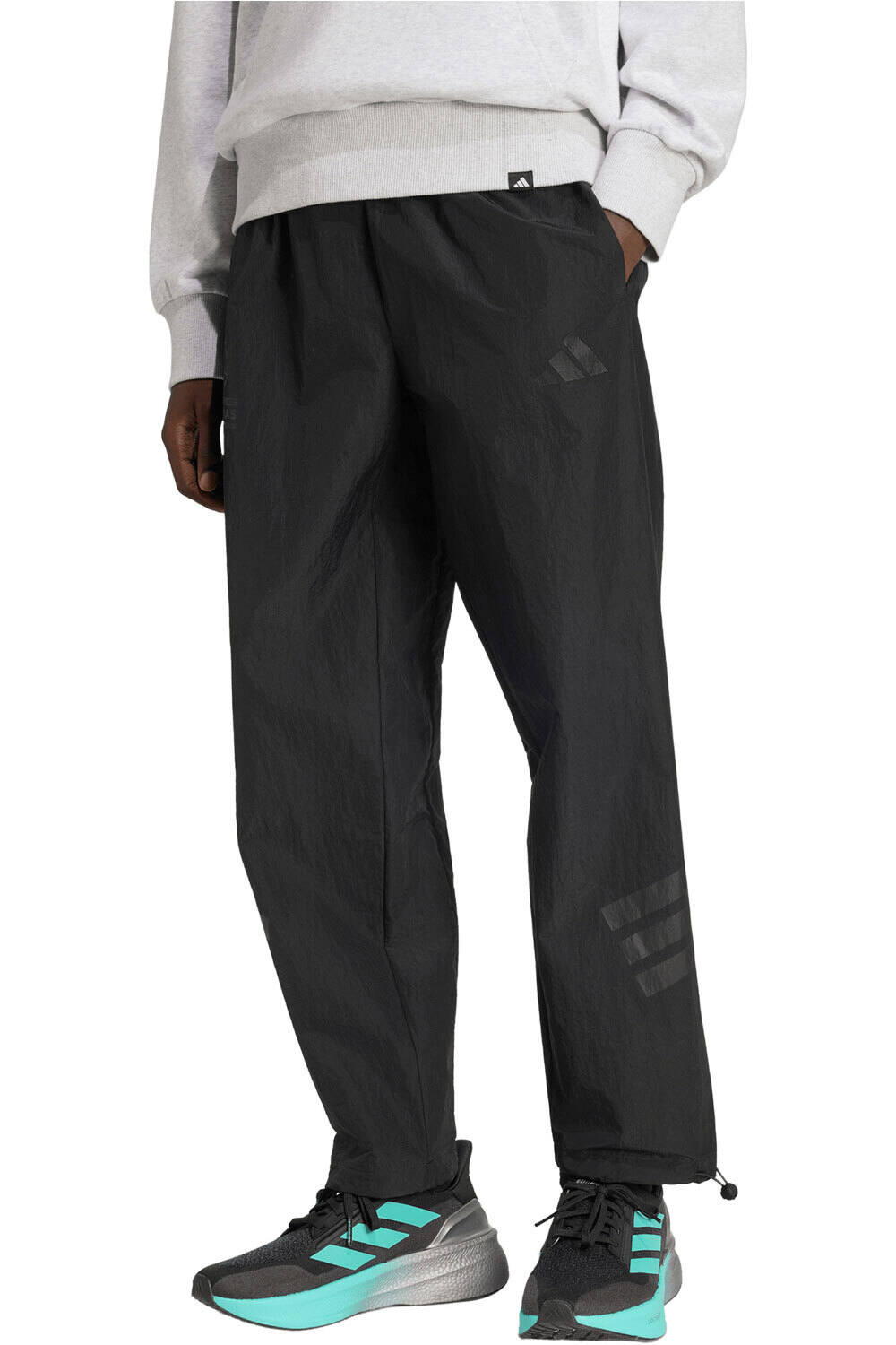 adidas pantalón hombre MERCEDES-AMG PETRONAS FORMULA 1 TEAM NIGHT WOVEN vista frontal