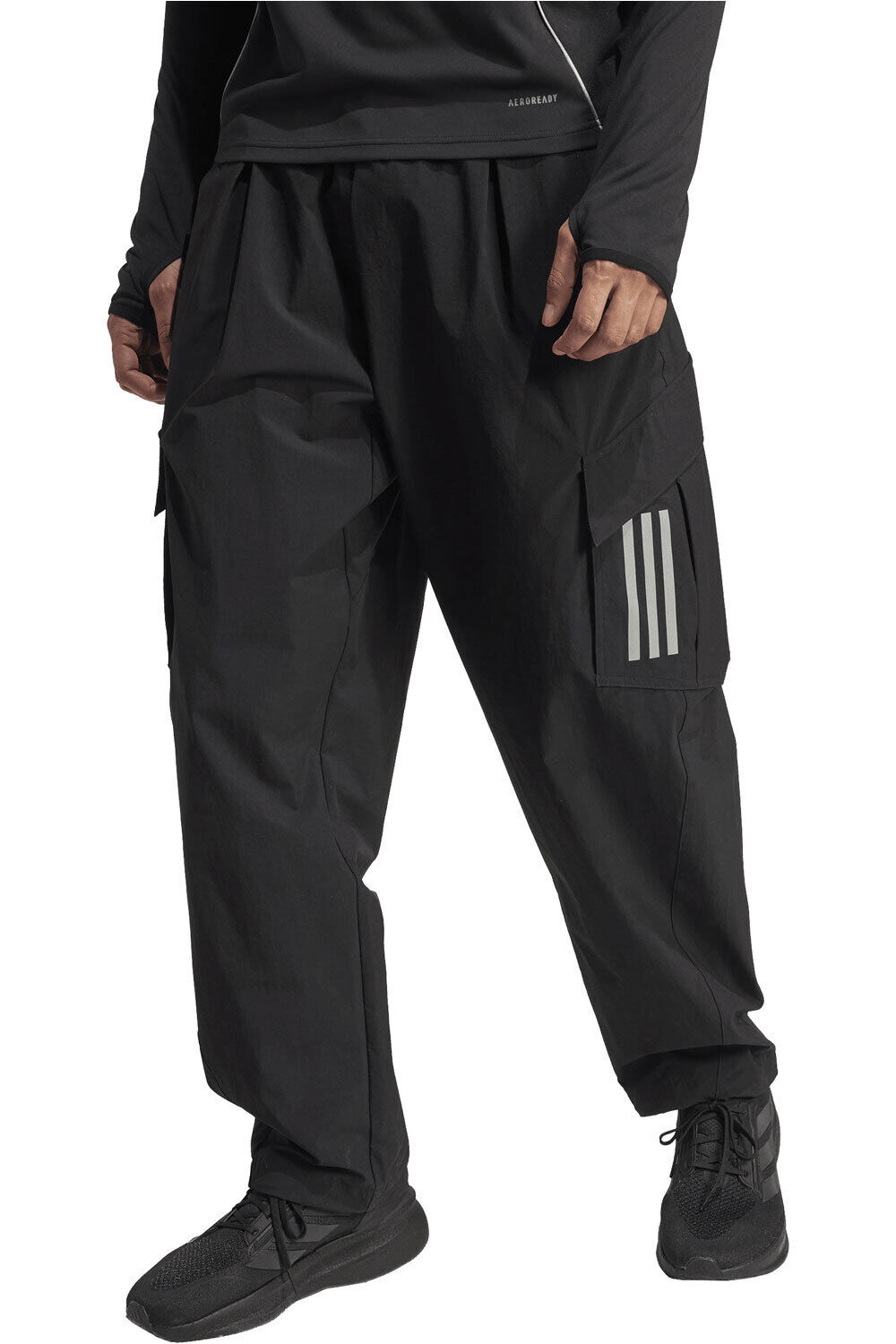 adidas pantalón hombre MERCEDES F1 TEAM MECHANICS vista frontal