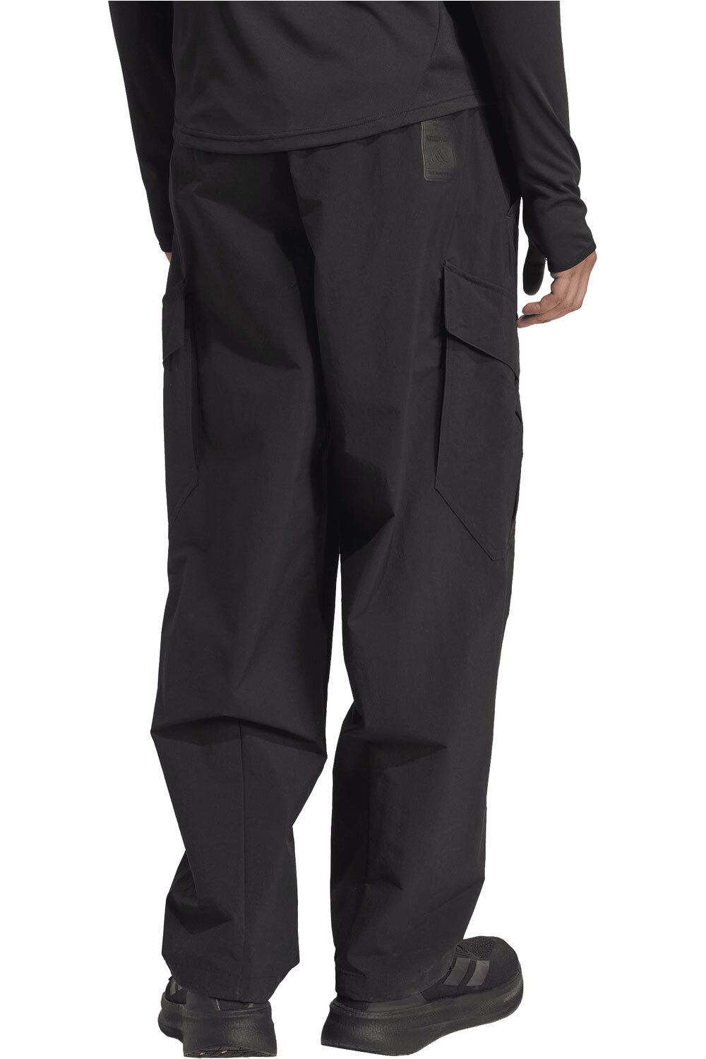 adidas pantalón hombre MERCEDES F1 TEAM MECHANICS vista trasera