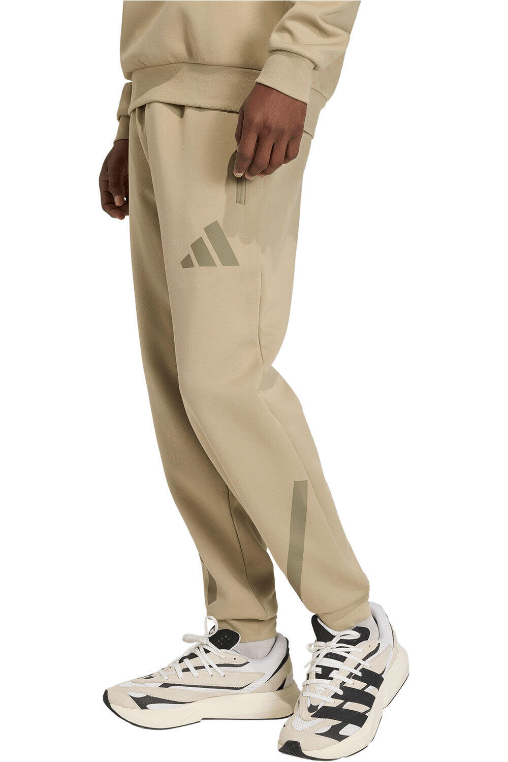 adidas pantalón hombre Z.N.E. NEW vista frontal