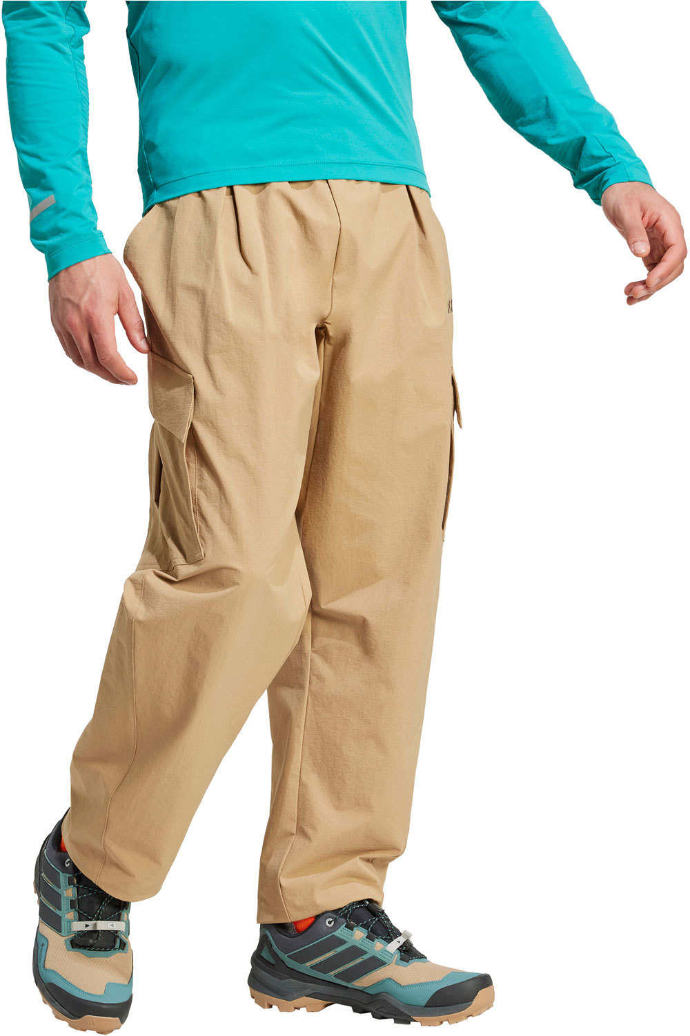 adidas pantalón montaña hombre CARGO PANTS vista detalle