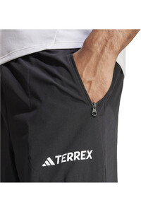 adidas pantalón montaña hombre MT ESS PANTS 04