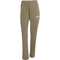 adidas pantalón montaña mujer MULTI ESSENTIALS 04