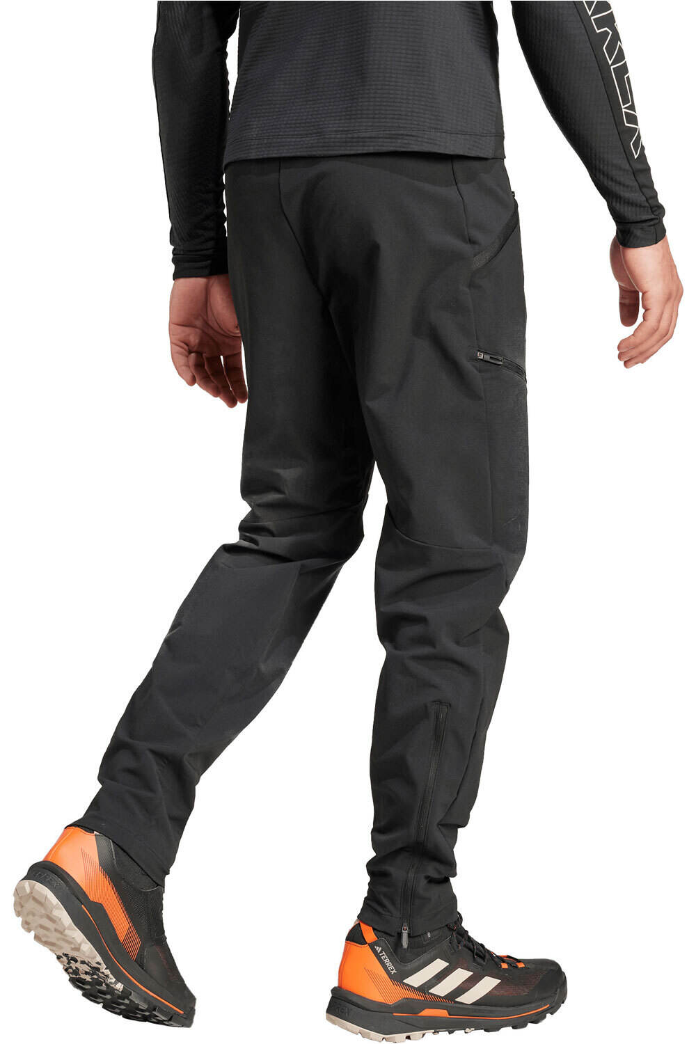 adidas pantalón montaña mujer TECHROCK BRUSHED SOFTSHELL vista trasera