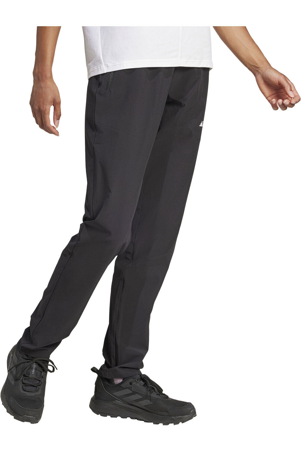 adidas pantalón montaña mujer W MT ESS PANTS vista detalle