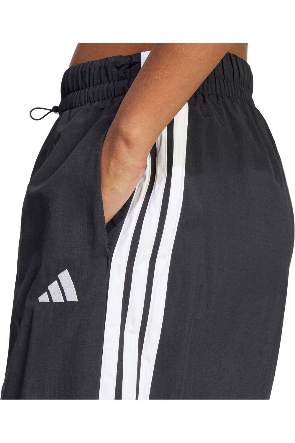 adidas pantalón mujer ESSENTIALS 3-STRIPES WOVEN PARACHUTE vista detalle
