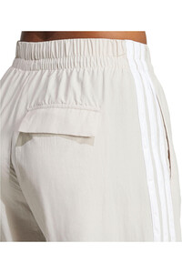 adidas pantalón mujer ESSENTIALS 3-STRIPES WOVEN PARACHUTE vista detalle