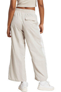 adidas pantalón mujer ESSENTIALS 3-STRIPES WOVEN PARACHUTE vista trasera