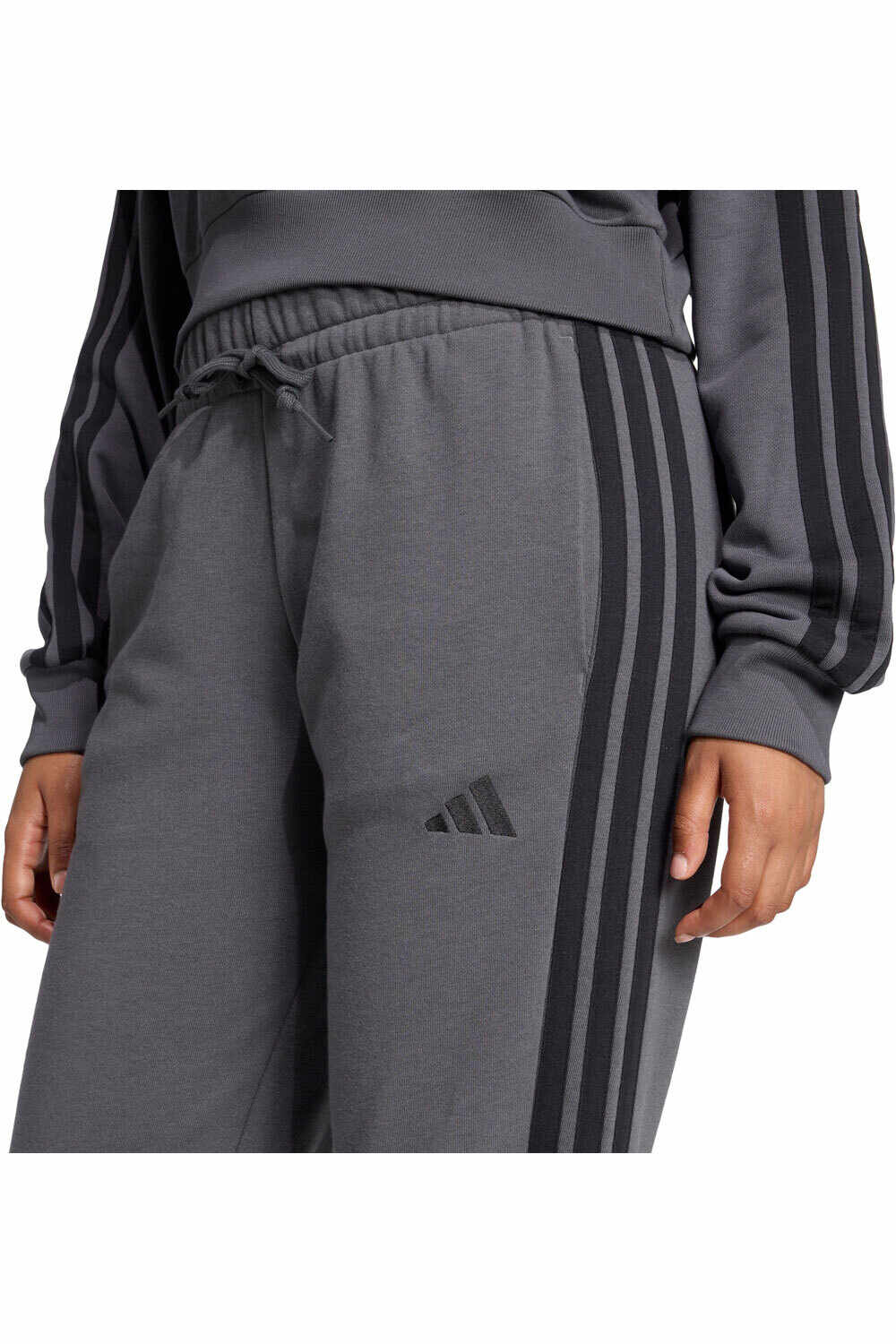 adidas pantalón mujer ESSENTIALS CUFFED 3 BANDAS 03