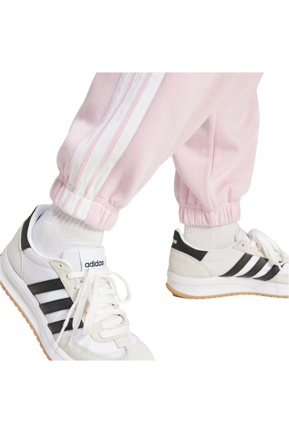 adidas pantalón mujer ESSENTIALS FLEECE LOOSE-FIT 3 BANDAS 04