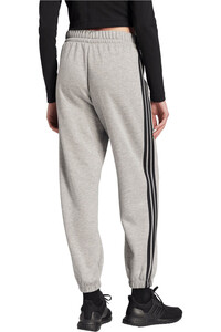 adidas pantalón mujer ESSENTIALS FLEECE LOOSE-FIT 3 BANDAS vista trasera
