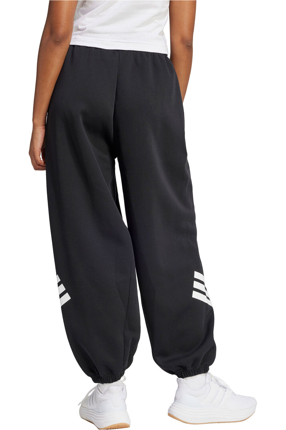 adidas pantalón mujer FUTURE ICONS 3-STRIPES PARACHUTE vista trasera