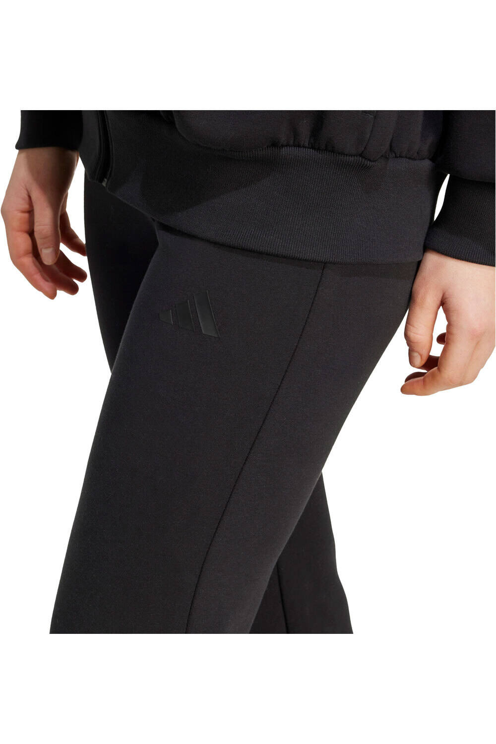 adidas pantalón mujer SOFT LUX FLARED vista detalle