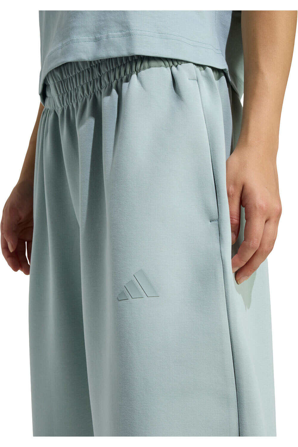 adidas pantalón mujer SOFT LUX LOOSE vista detalle