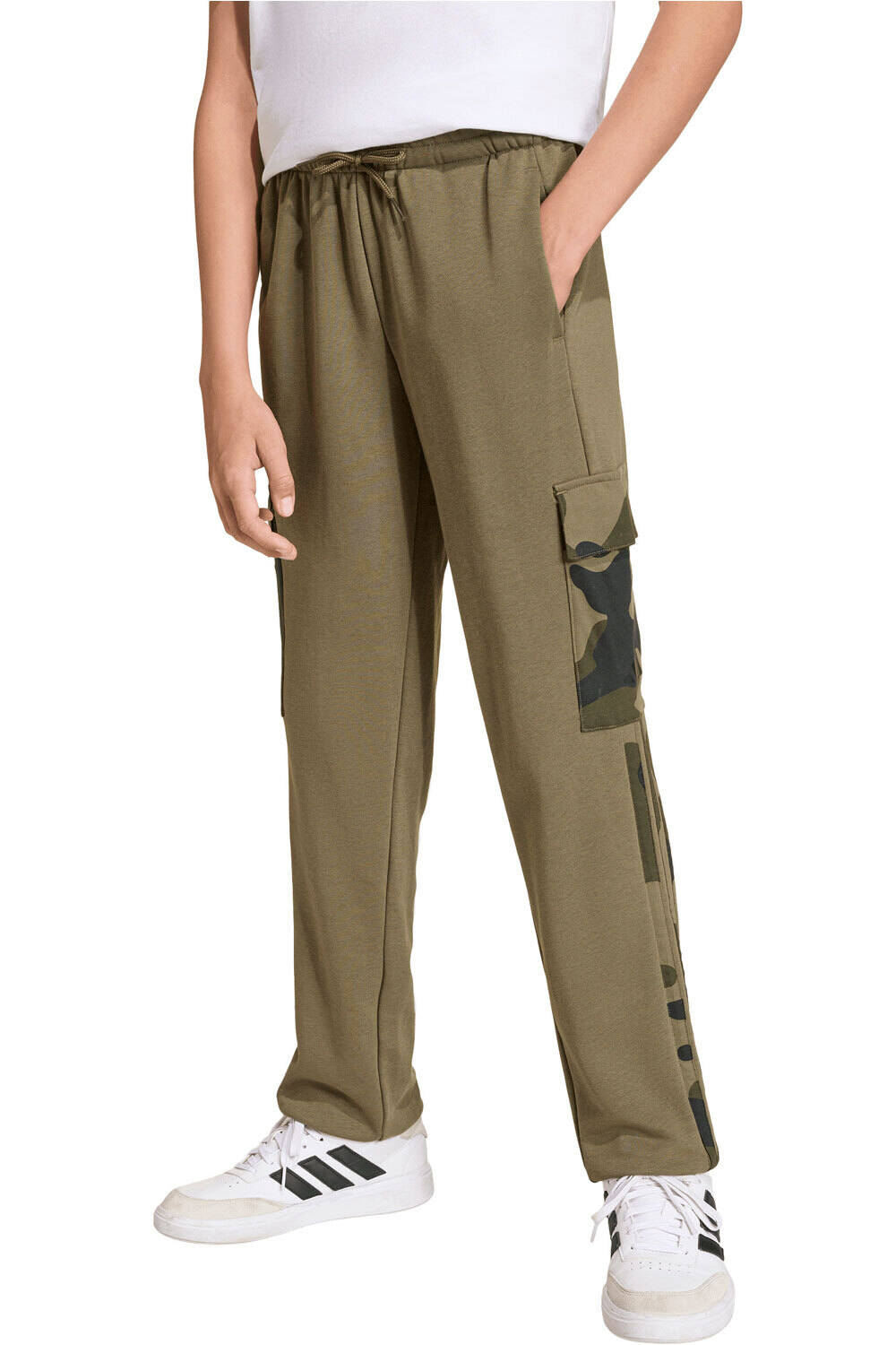 adidas pantalón niño ESTAMPADO DE CAMUFLAJE SEASONALS vista frontal