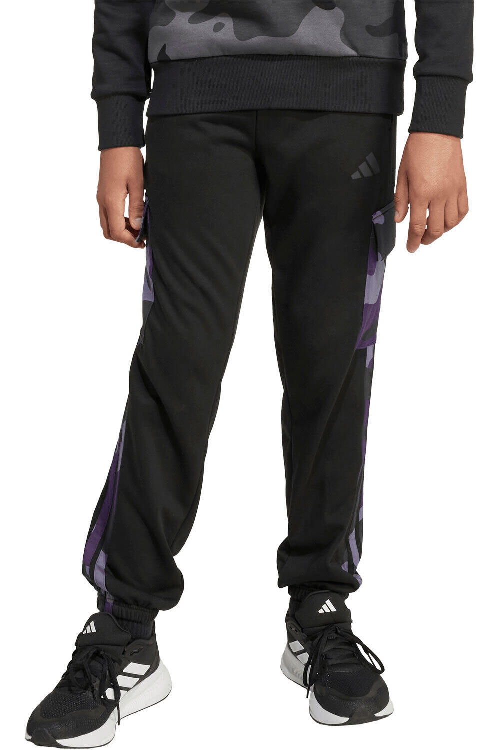 adidas pantalón niño SEASONAL ESSENTIALS CAMO vista frontal
