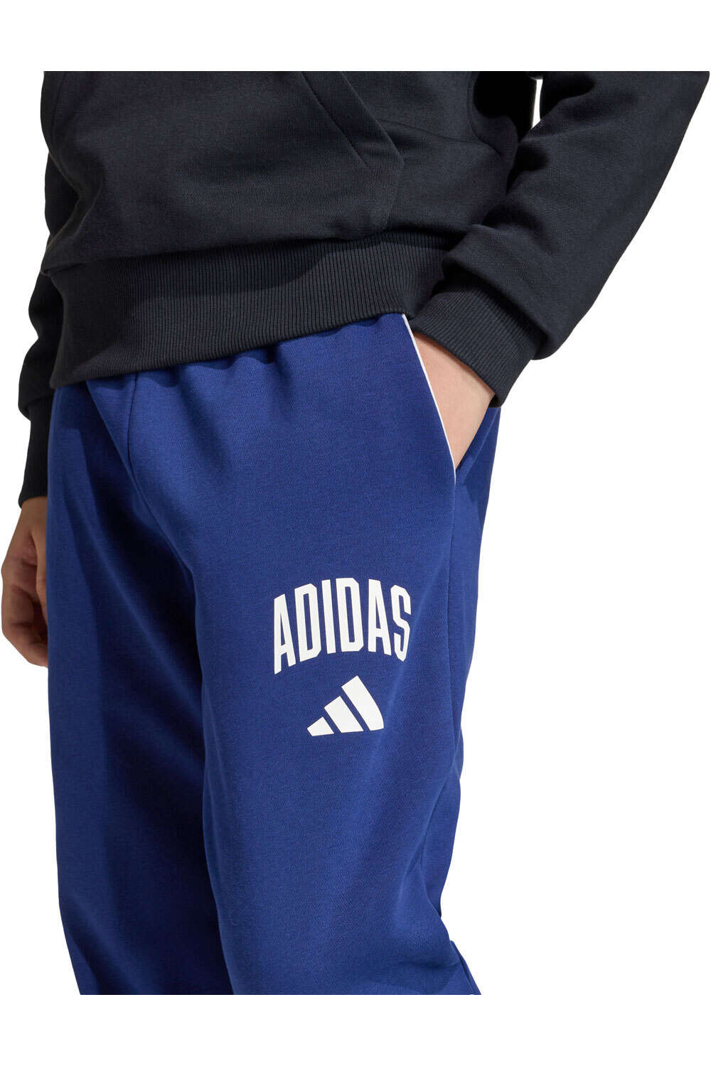 adidas pantalón niño SEASONALS COLLEGIATE TYPOGRAPHY 03