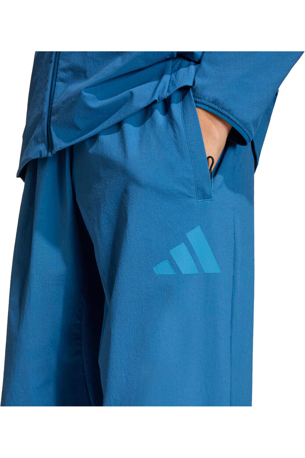 adidas pantalón niño Z.N.E. WOVEN TRAVEL vista detalle