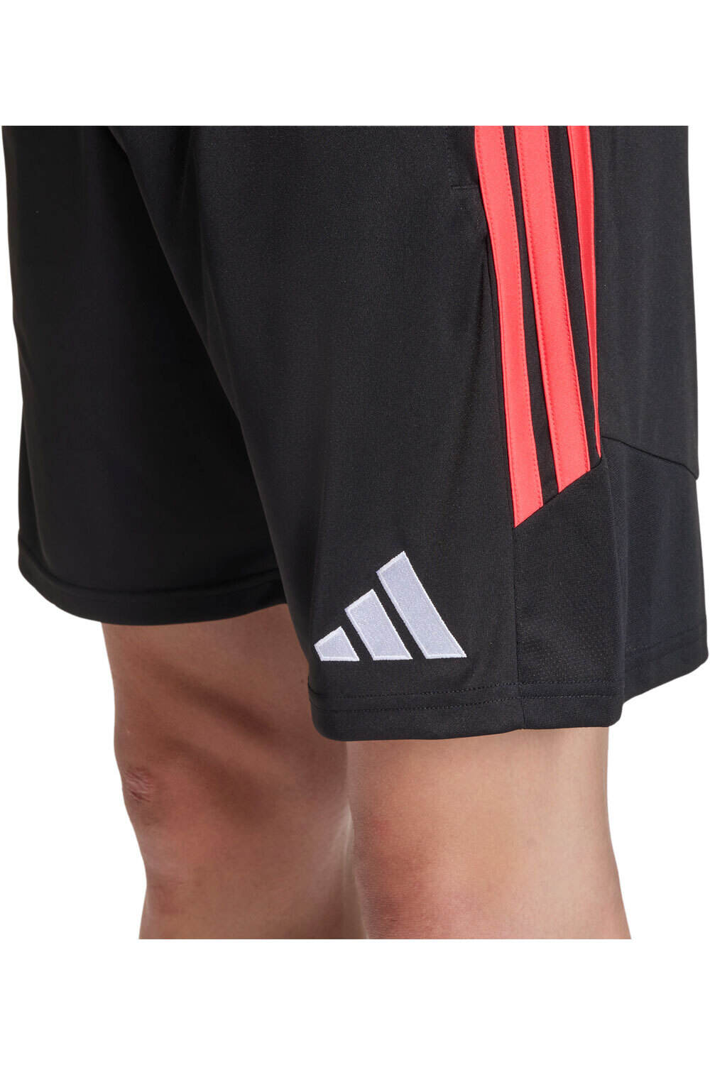 adidas pantalones cortos futbol TIRO26 LEAGUE SHORT vista detalle