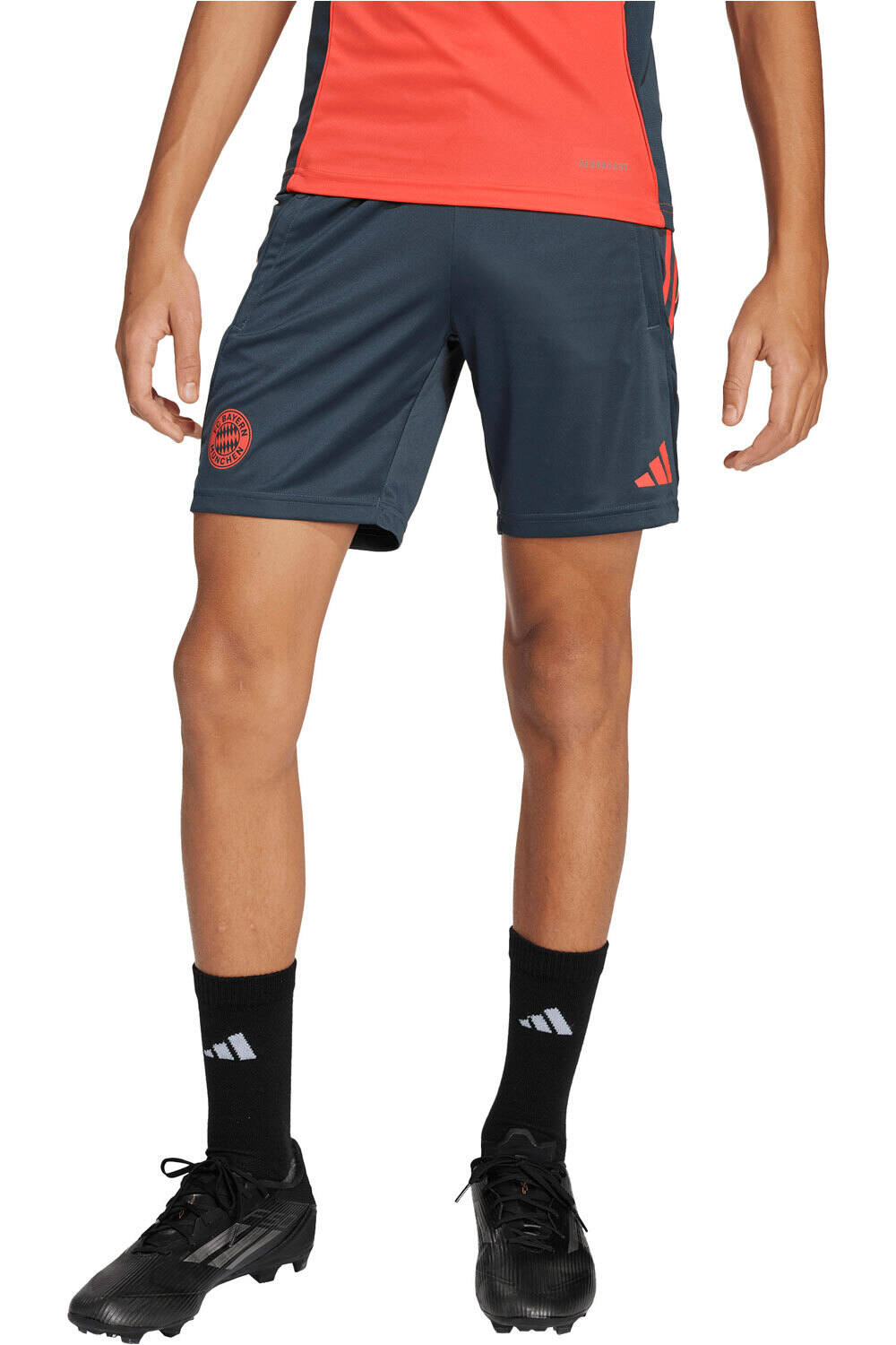 adidas pantalones fútbol oficiales niño B.MUNICH 26 TR SHO Y vista frontal