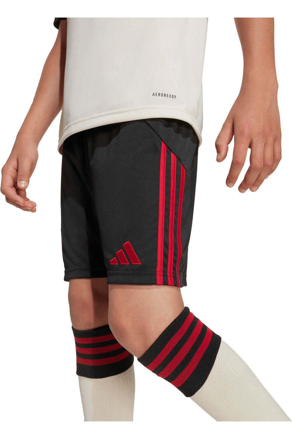 adidas pantalones fútbol oficiales niño LIVERPOOL 26 A SHO Y vista detalle