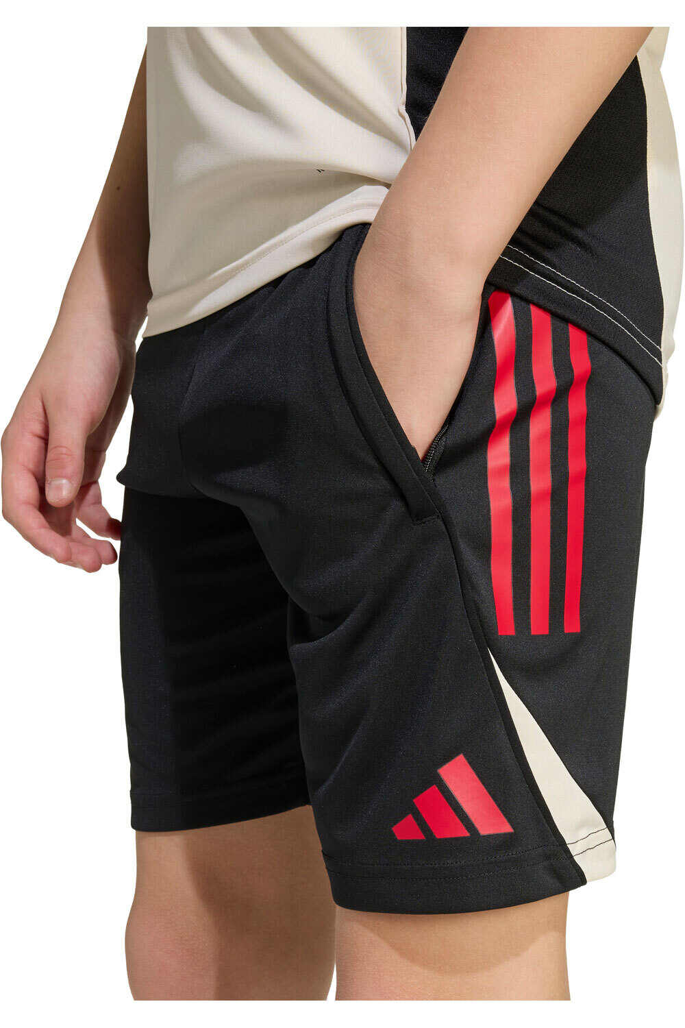 adidas pantalones fútbol oficiales niño LIVERPOOL 26 TR SHO Y vista detalle