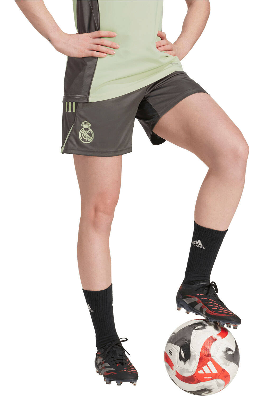 adidas pantalones fútbol oficiales R.MADRID 26 TR SHO W vista detalle