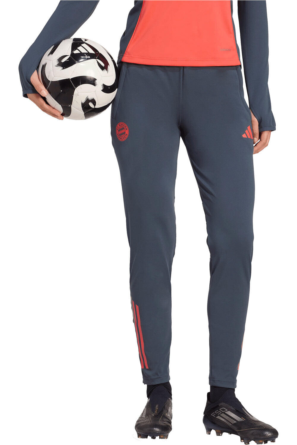 adidas pantalones largos futbol B.MUNICH 26 TR PNT W vista frontal