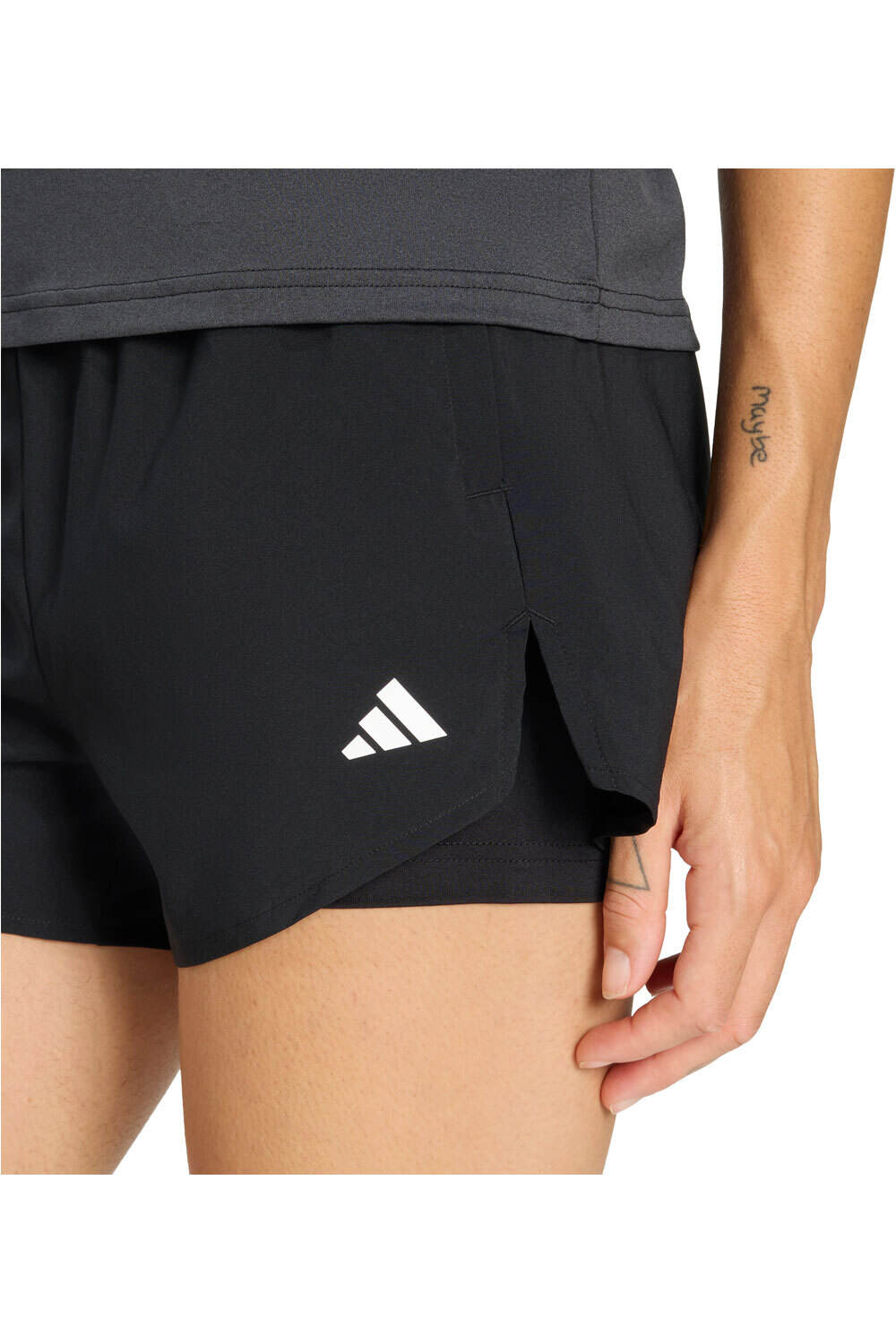 adidas pantalones y mallas cortas fitness mujer 2 EN 1 ESSENTIALS vista detalle