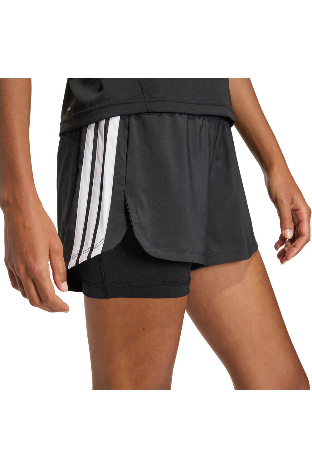 adidas pantalones y mallas cortas fitness mujer PACER WORKOUT WOVEN 2IN1 03