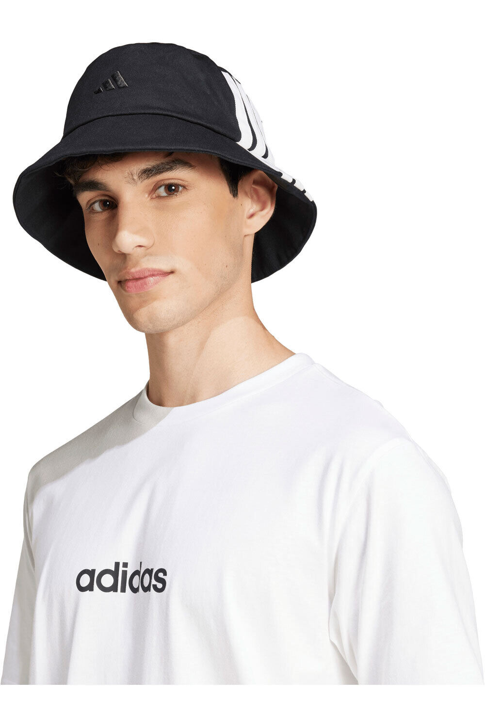 adidas sombrero BUCKET 3 BANDAS vista frontal