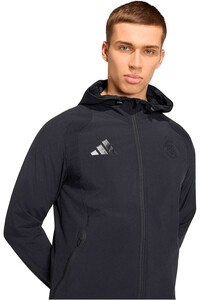 adidas sudadera entrenamiento fútbol CORTAVIENTOS REAL MADRID TRAVEL vista detalle